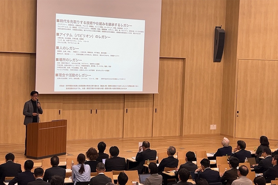 写真：講演者と観客