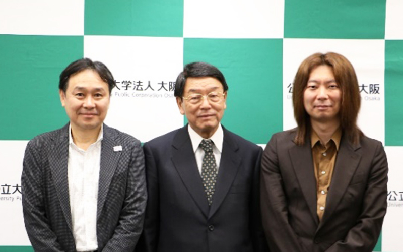 左から藤村教授、西澤理事長、東特認教授