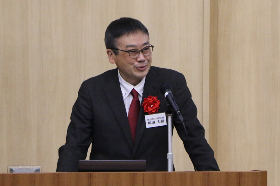 写真:鶴田研究科長