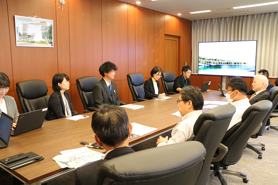 写真:懇談会場風景