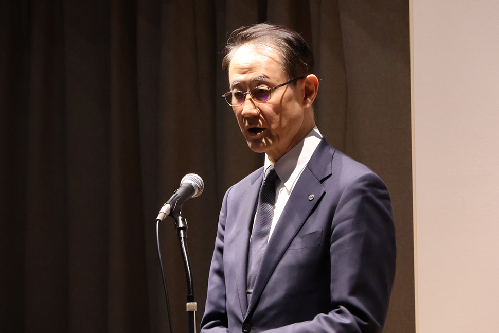 写真:話しをする学長