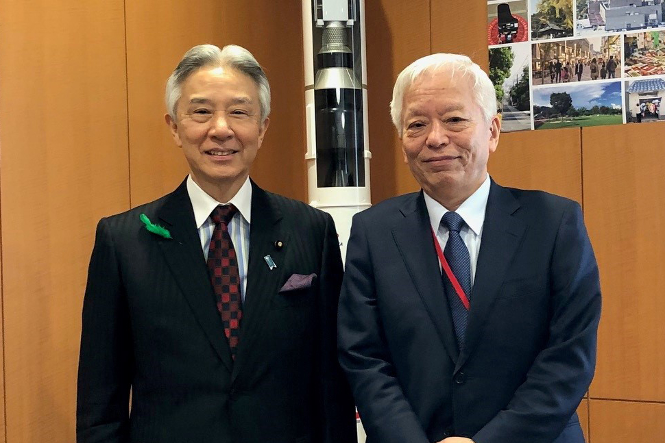 写真：文部科学大臣と理事長