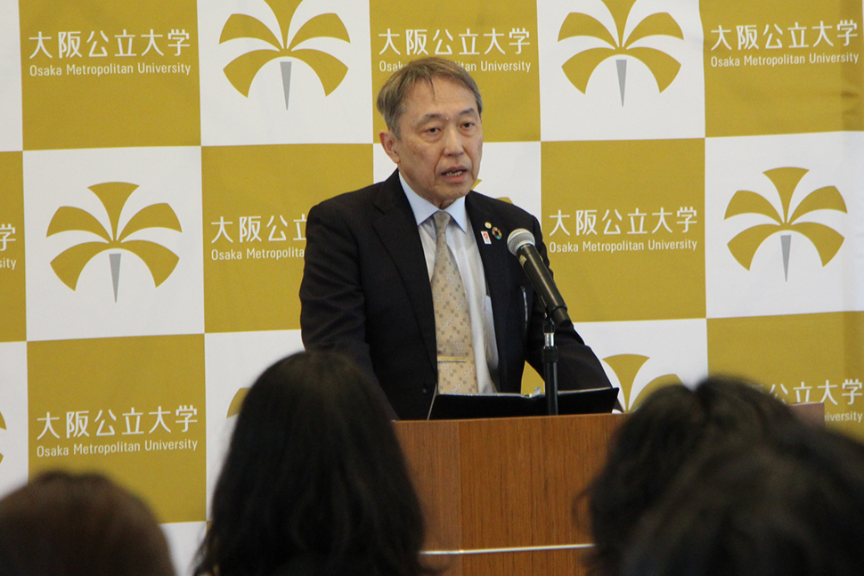 写真：辰巳砂学長