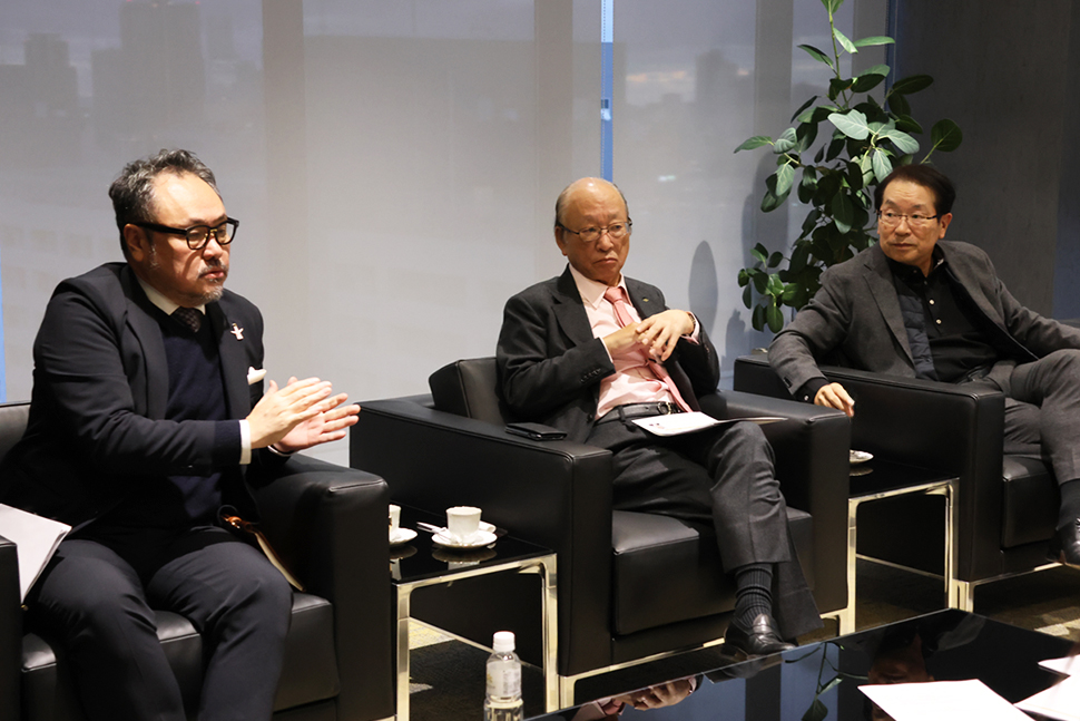 写真:シニアアドバイザーの3人